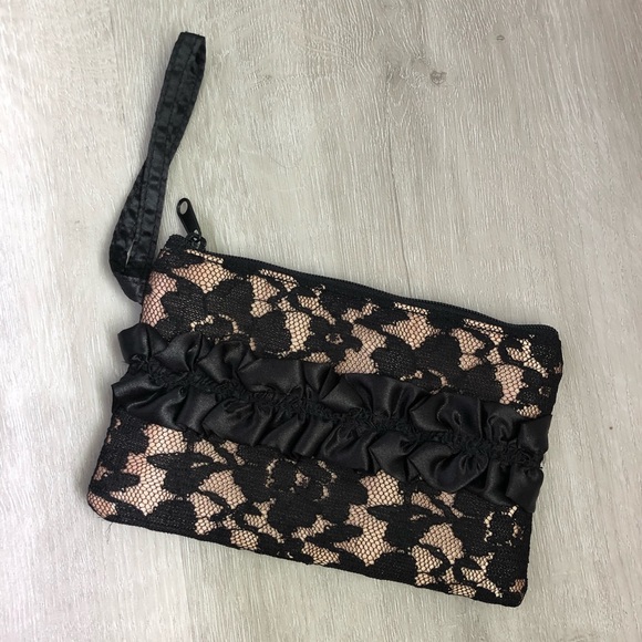 Lace Wristlet EUC - Picture 2 of 5